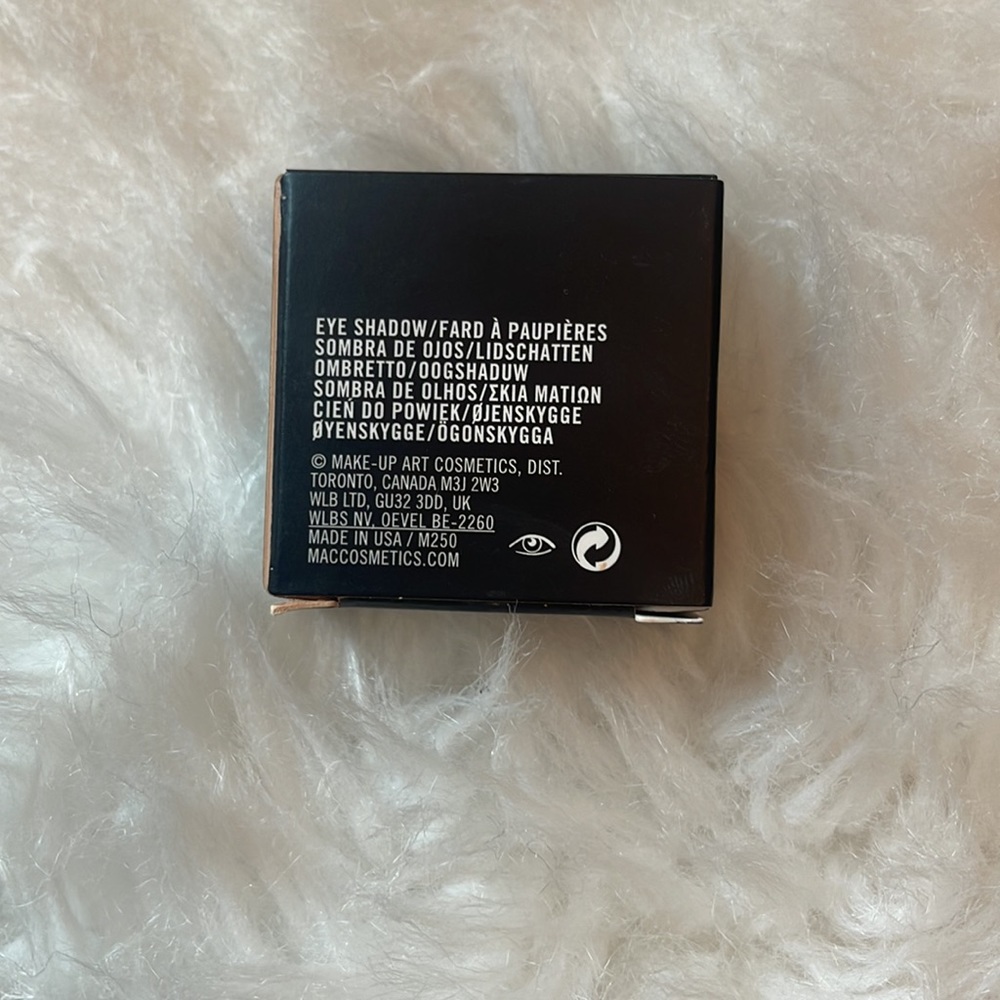 BNIB MAC Cosmetics Omega Matte Eye Shadow! - Picture 5 of 11